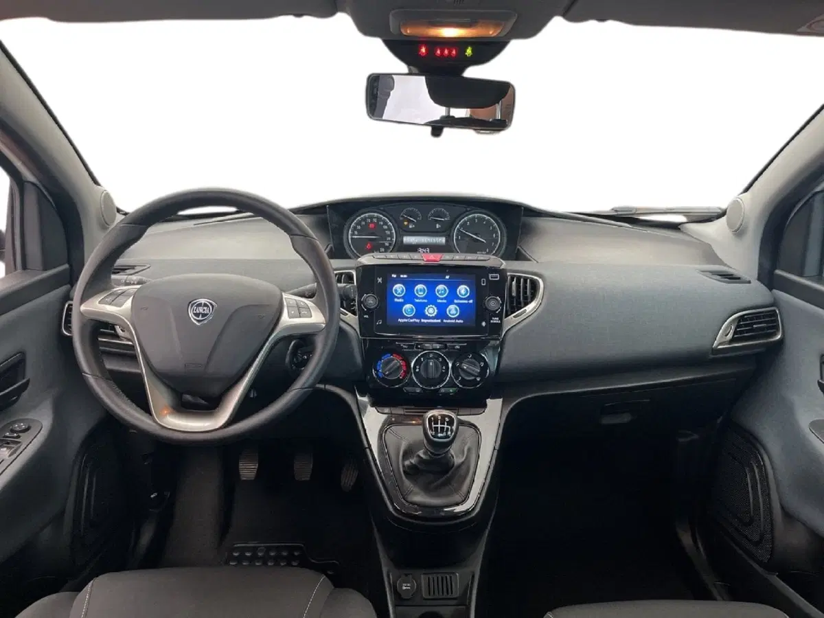 Lancia Ypsilon usata a Torino (11)