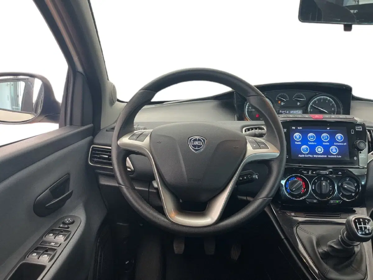 Lancia Ypsilon usata a Torino (12)