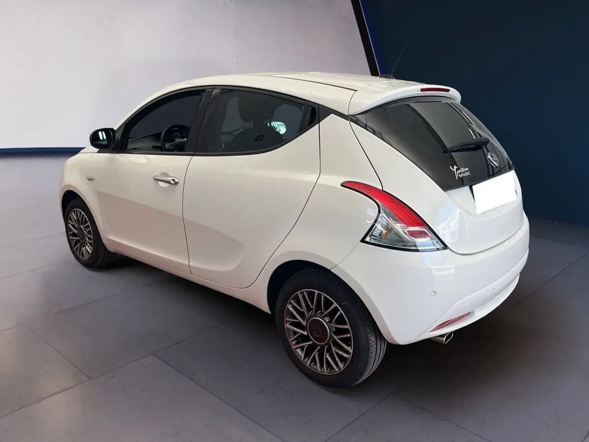 Lancia Ypsilon usata a Torino (4)