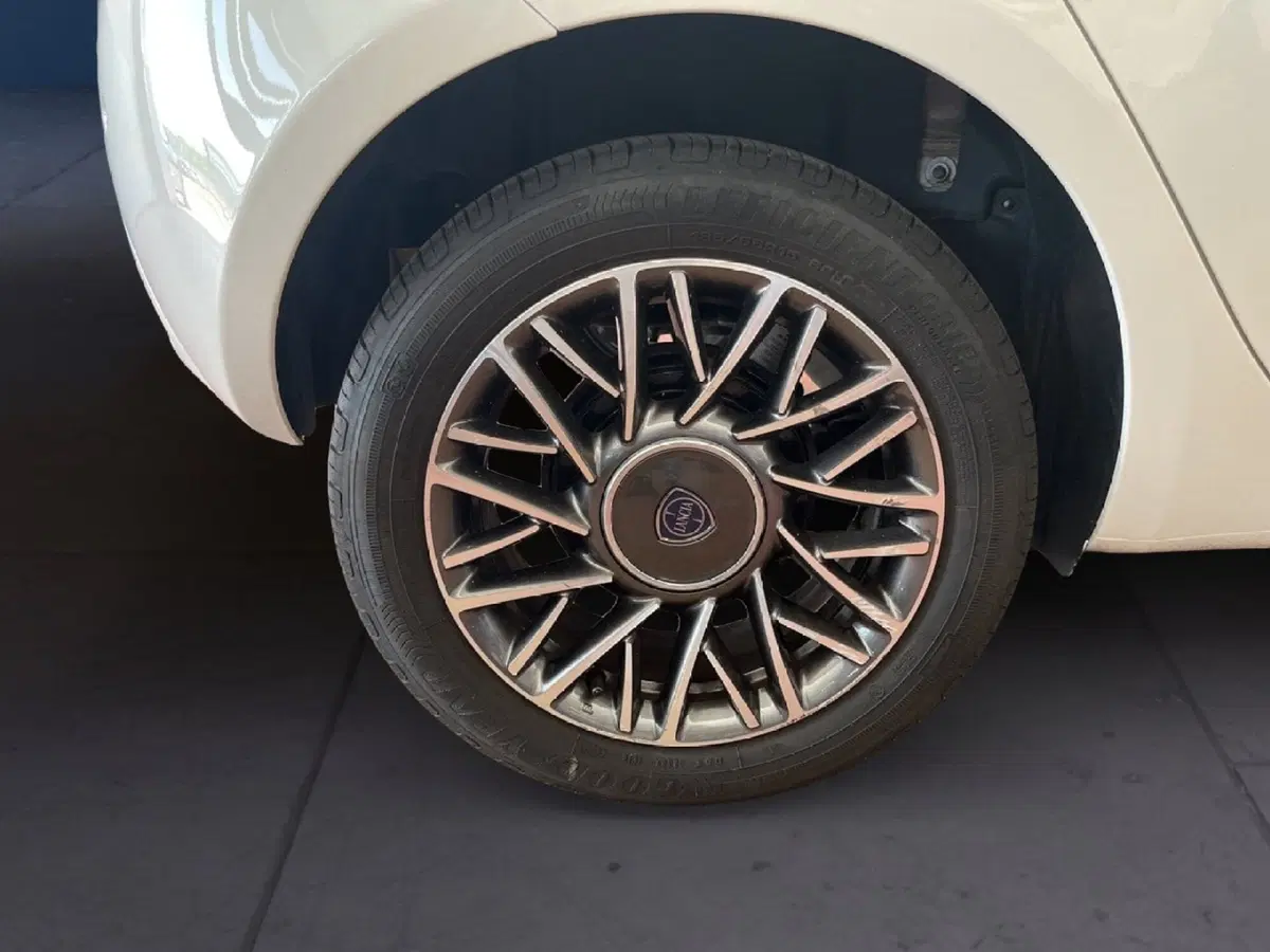 Lancia Ypsilon usata a Torino (7)
