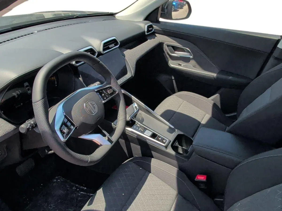 Mg ZS EV nuova a Lecce (10)