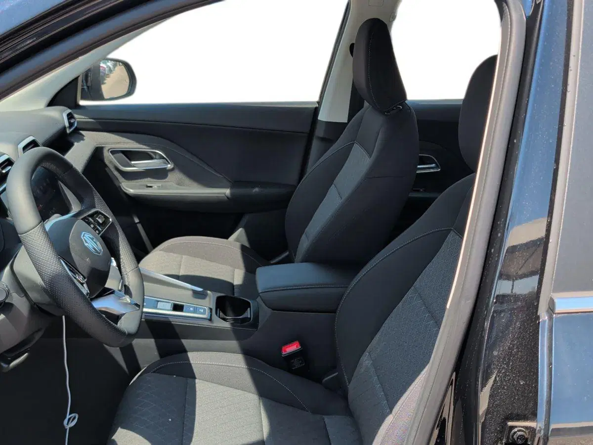 Mg ZS EV nuova a Lecce (7)