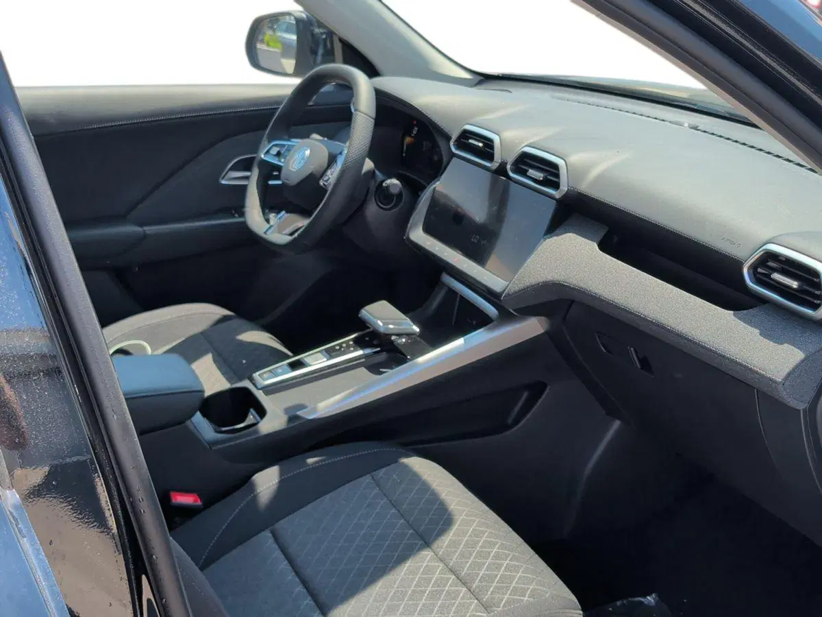 Mg ZS EV nuova a Lecce (9)