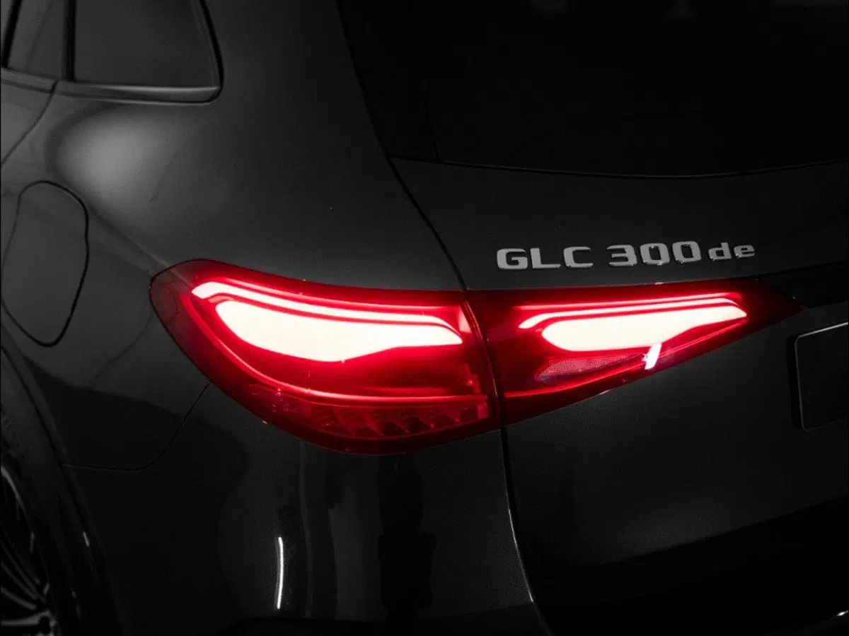 Mercedes-Benz GLC nuova a Ancona (8)