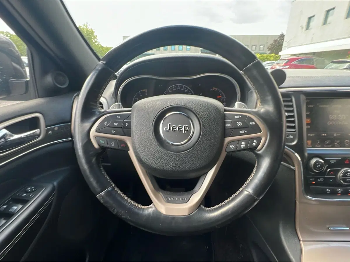 Jeep Grand Cherokee usata a Pordenone (11)
