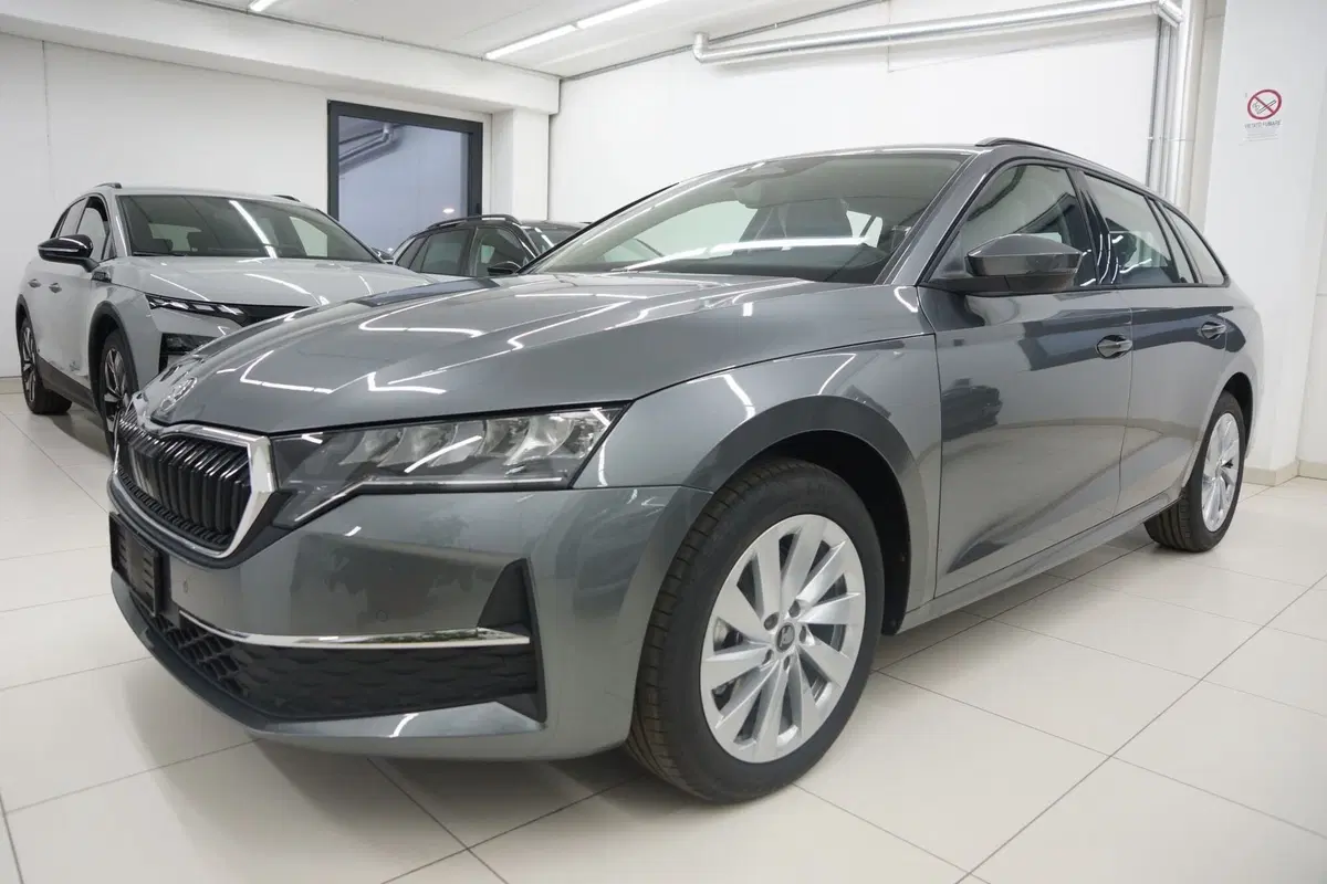 Skoda Octavia Station Wagon nuova a Torino (2)