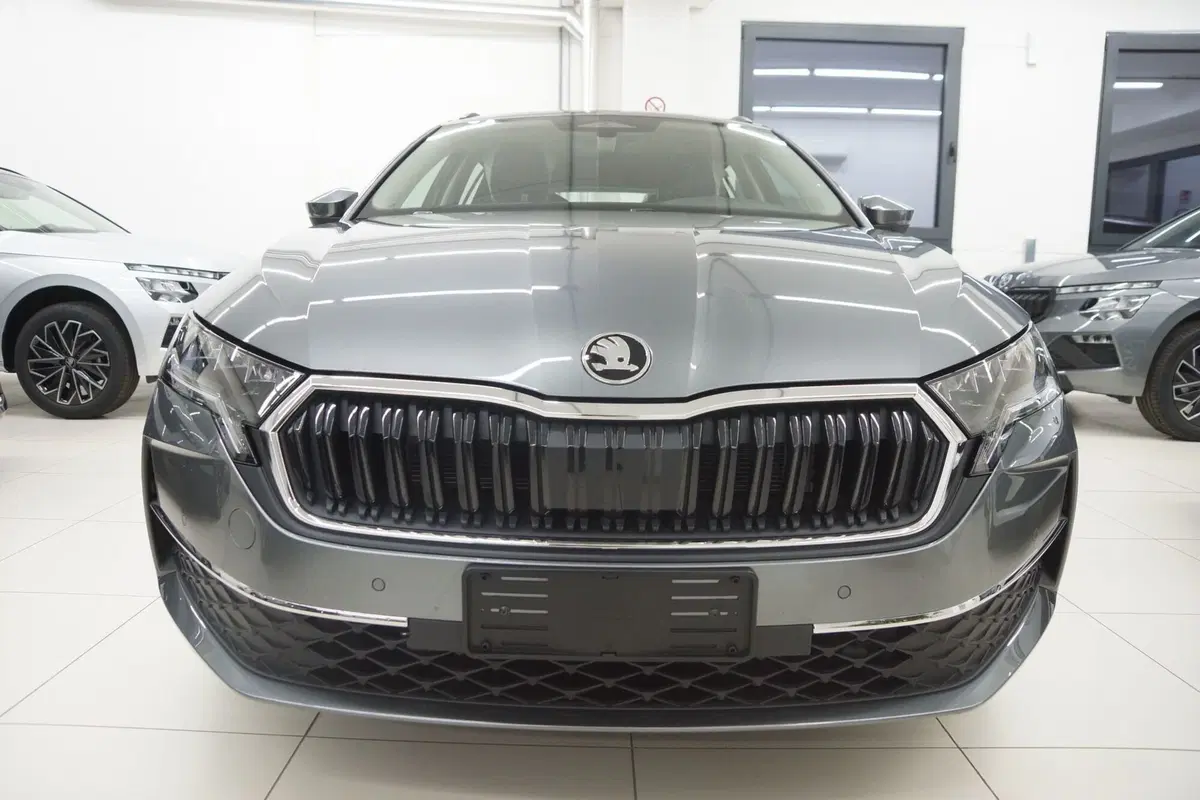 Skoda Octavia Station Wagon nuova a Torino (3)