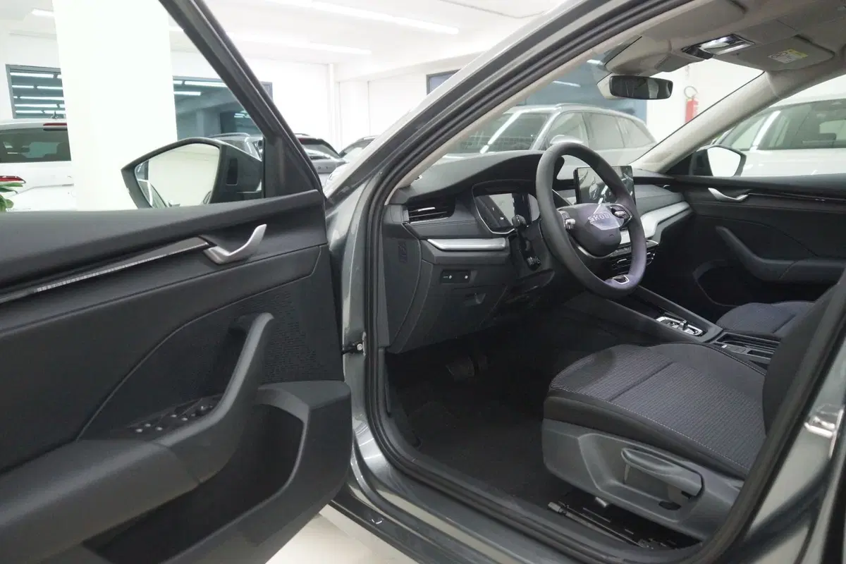 Skoda Octavia Station Wagon nuova a Torino (7)