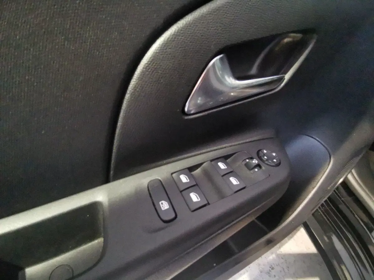 Opel Corsa nuova a Taranto (15)
