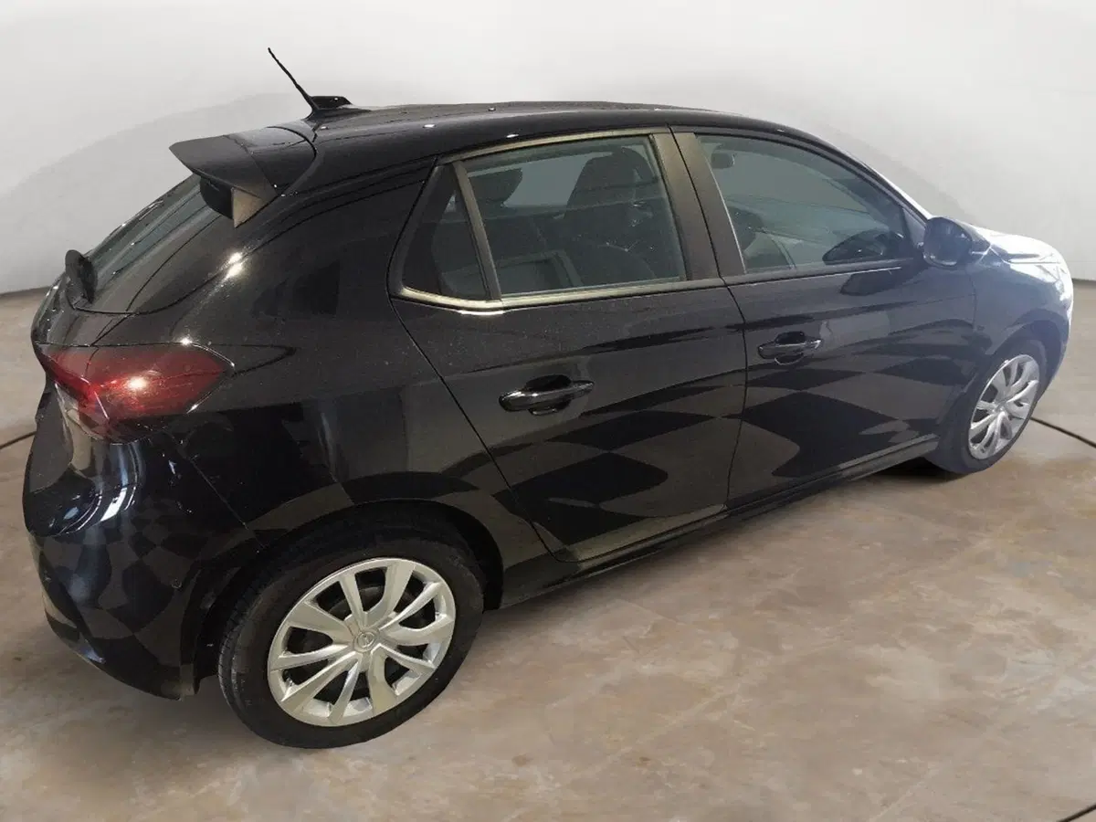 Opel Corsa nuova a Taranto (2)