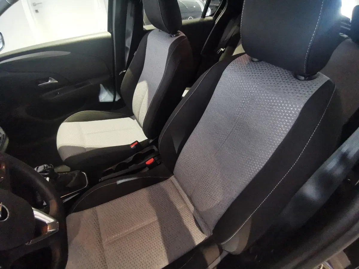 Opel Corsa nuova a Taranto (9)