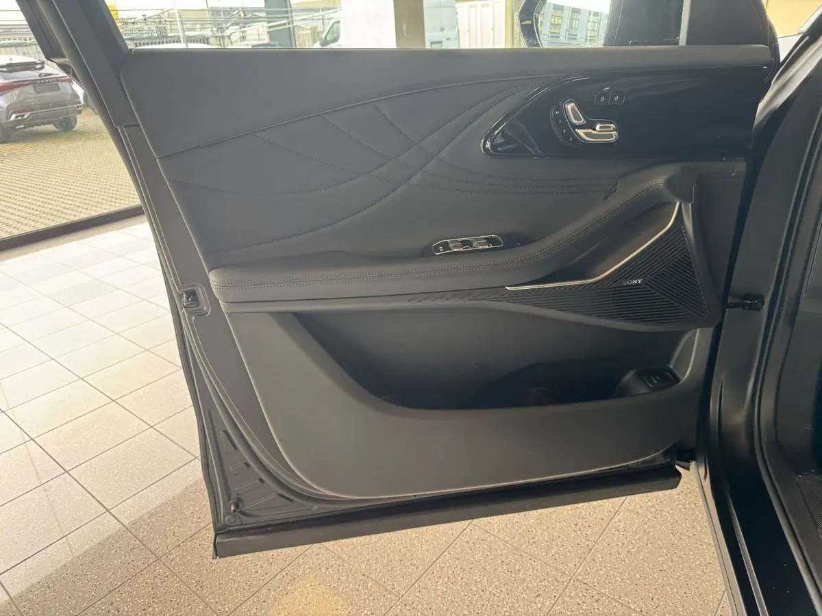 Omoda Omoda 9 SHS-P nuova a Milano (17)