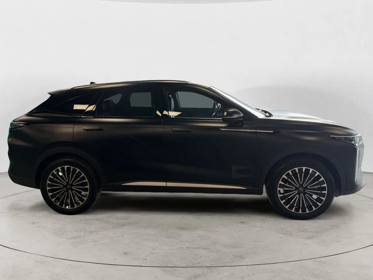 Omoda Omoda 9 SHS-P nuova a Milano (7)