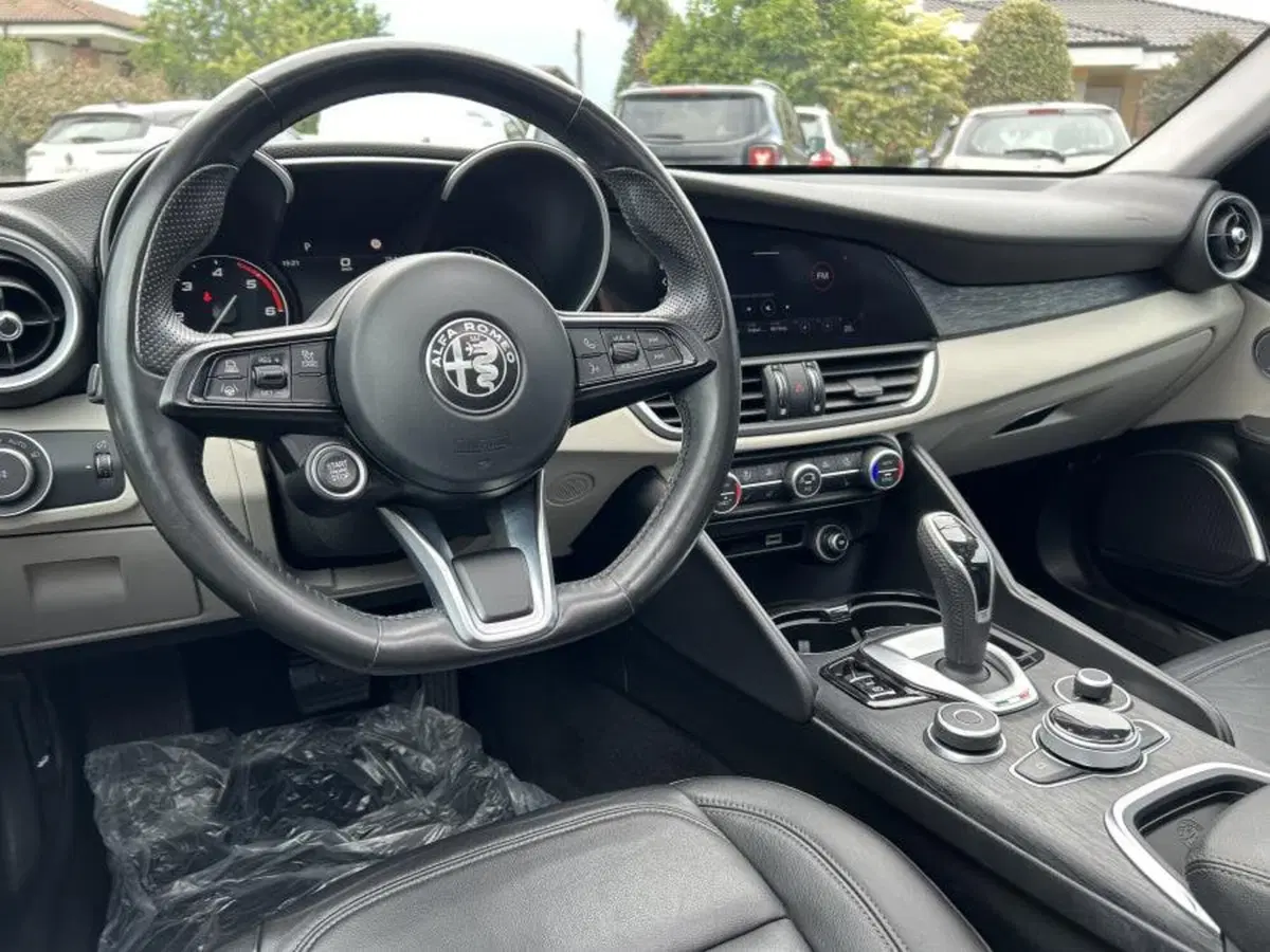Alfa Romeo Giulia usata a Cuneo (12)