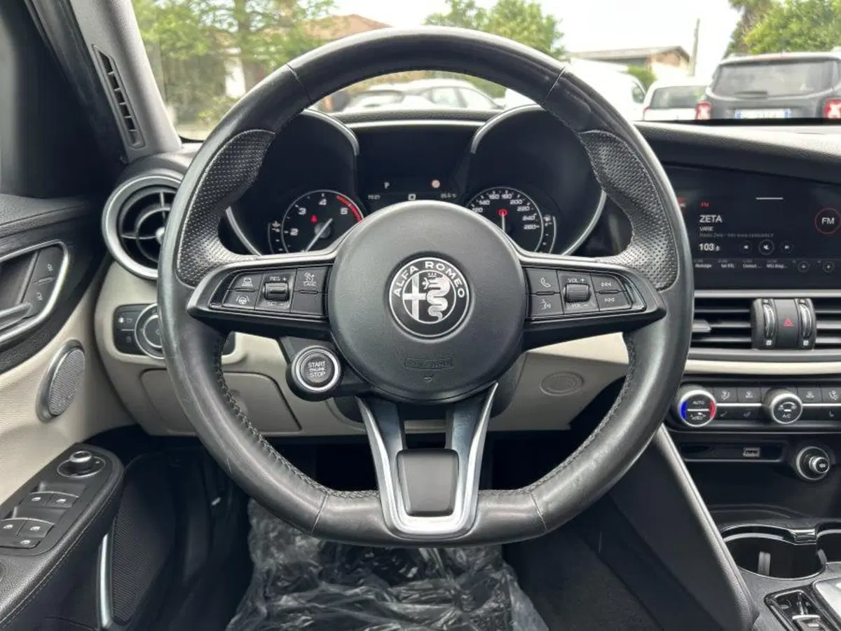 Alfa Romeo Giulia usata a Cuneo (14)