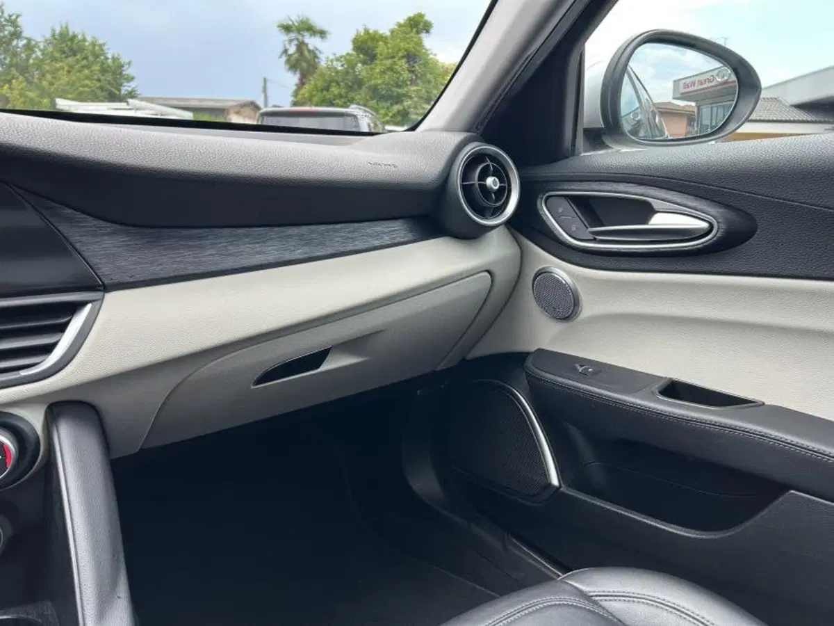 Alfa Romeo Giulia usata a Cuneo (19)
