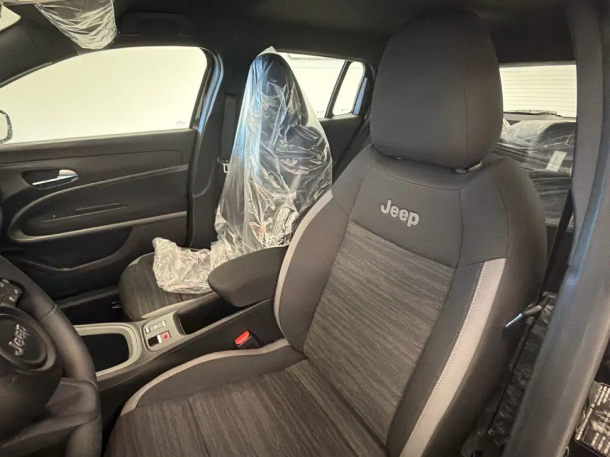 Jeep Avenger nuova a Palermo (6)