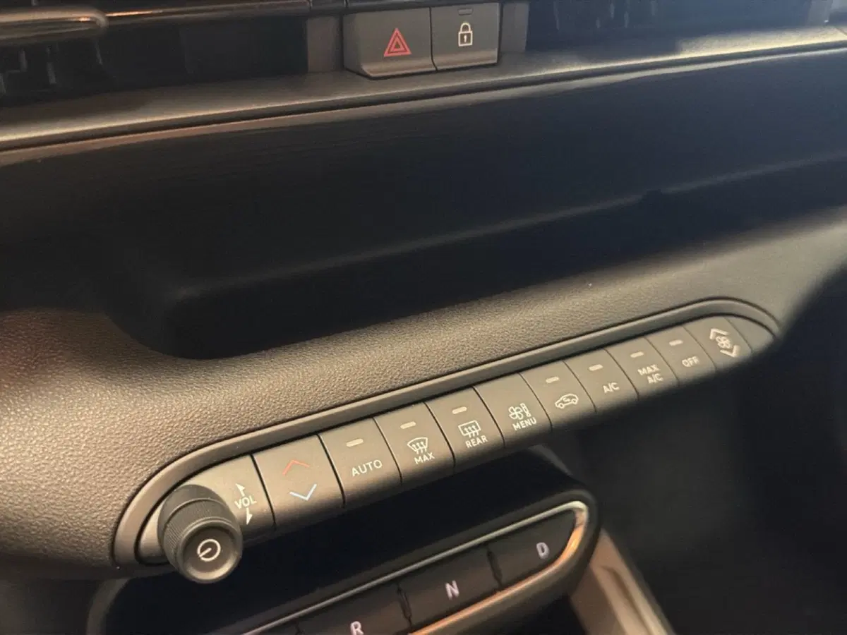 Jeep Avenger nuova a Palermo (9)