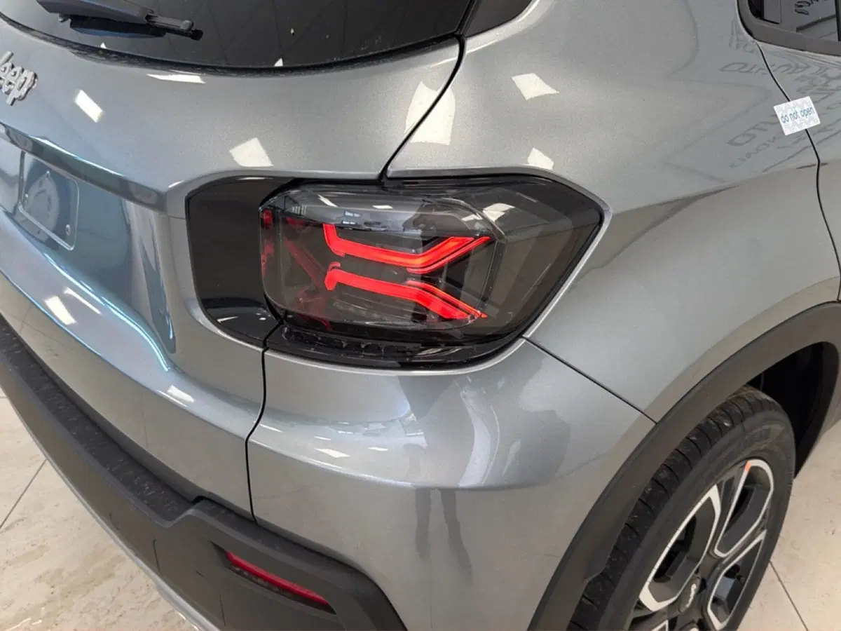 Jeep Avenger nuova a Palermo (17)