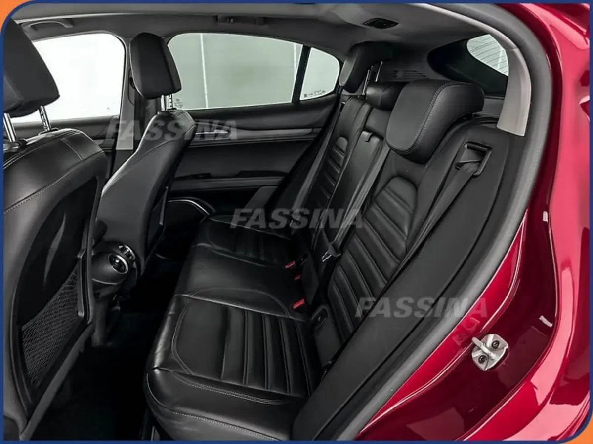 Alfa Romeo Stelvio usata a Milano (10)