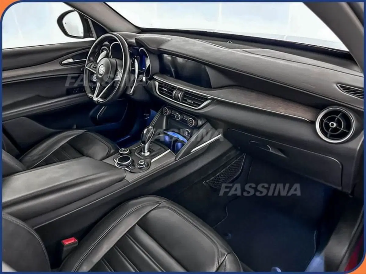 Alfa Romeo Stelvio usata a Milano (13)
