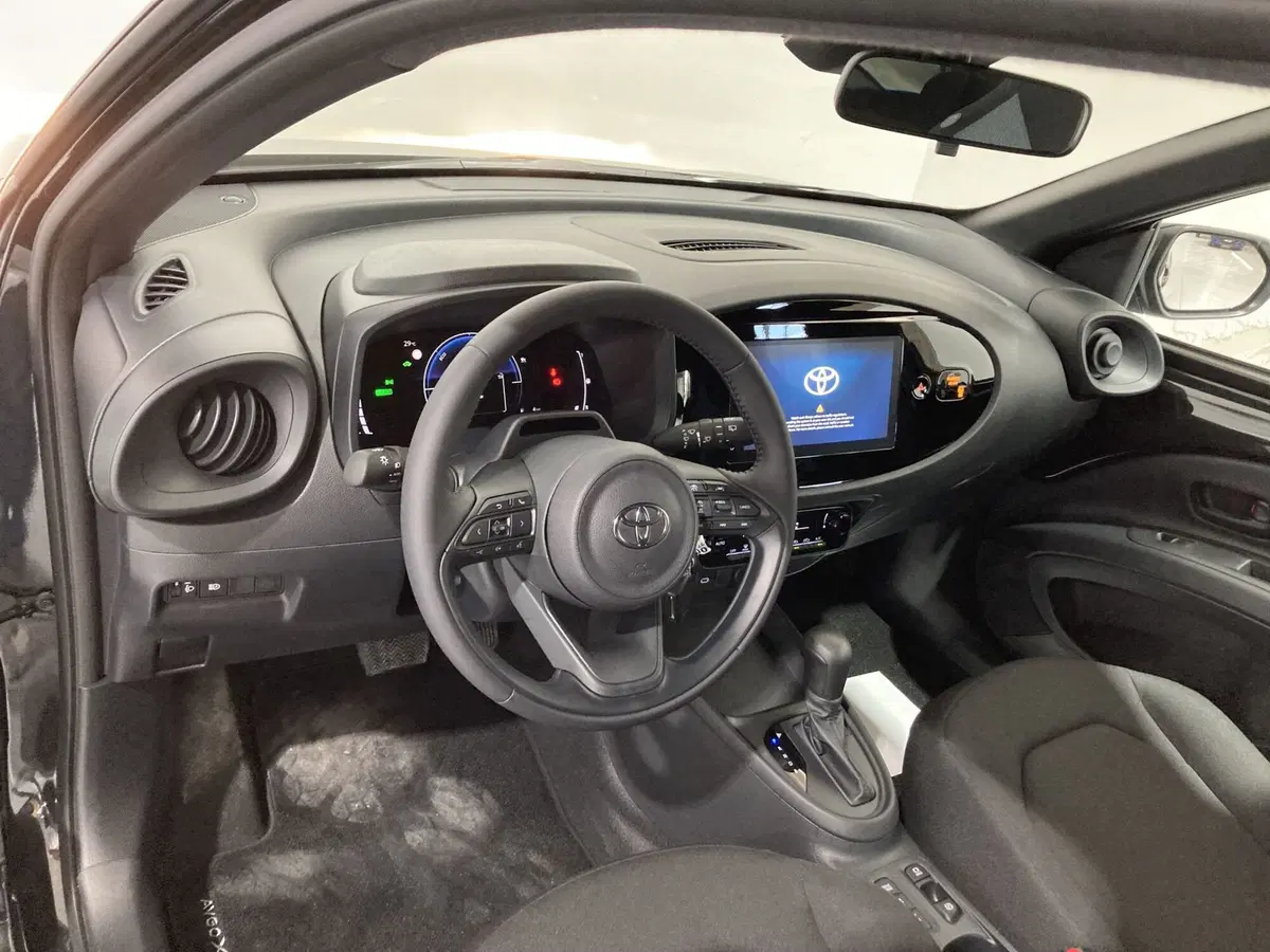 Toyota Aygo X nuova a Barletta-Andria-Trani (9)