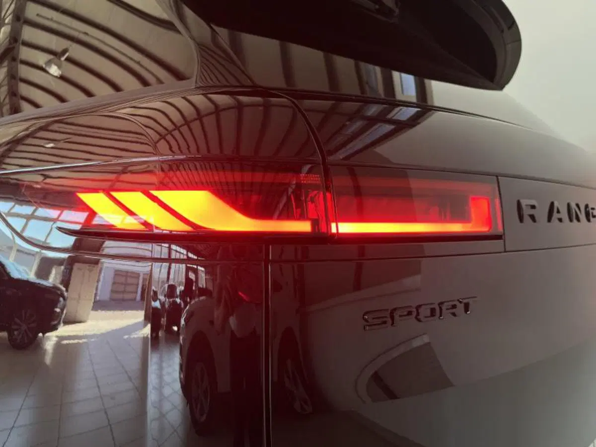 Land Rover Range Rover Sport usata a Venezia (9)