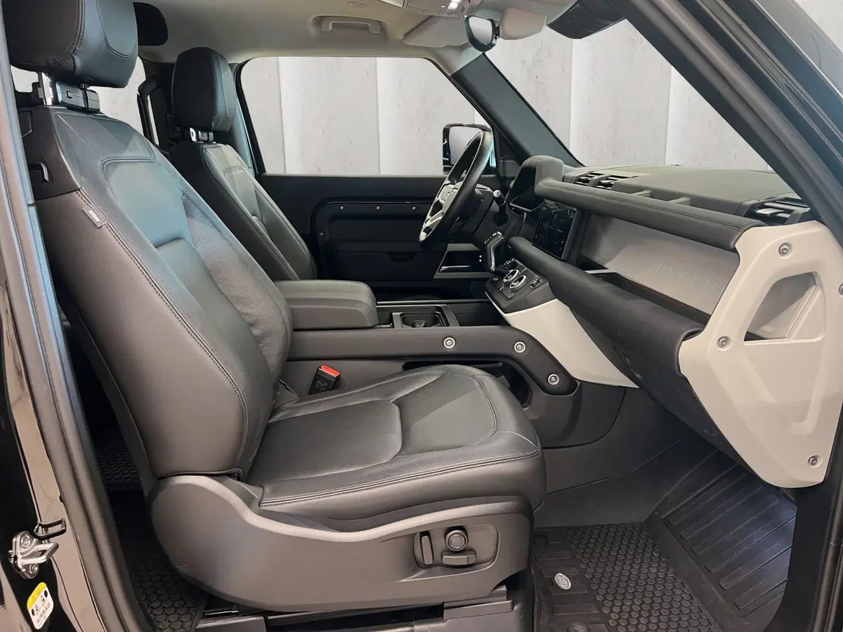 Land Rover Defender usata a Milano (3)