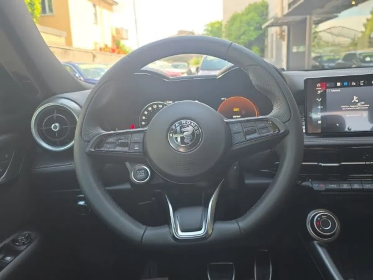 Alfa Romeo Tonale nuova a Monza e Brianza (9)