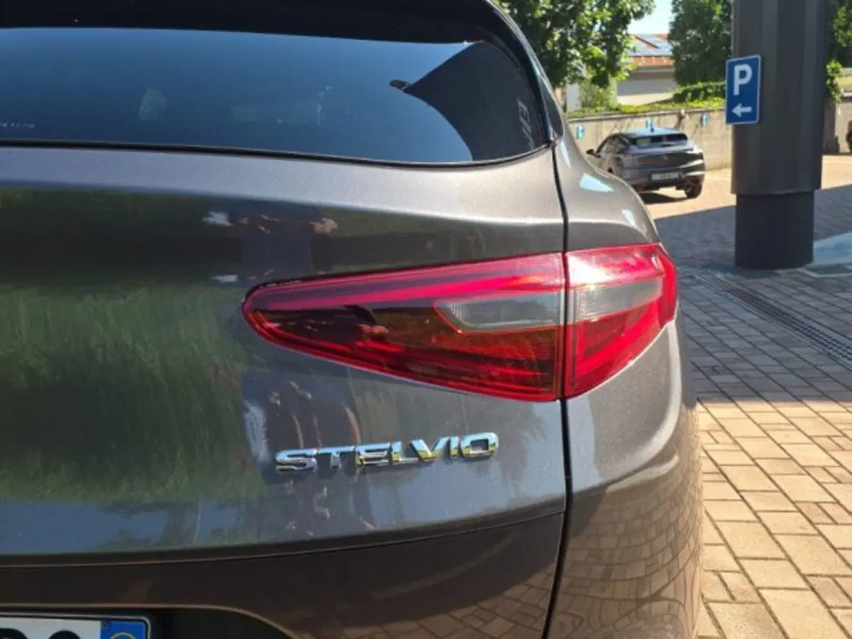Alfa Romeo Stelvio usata a Monza e Brianza (15)