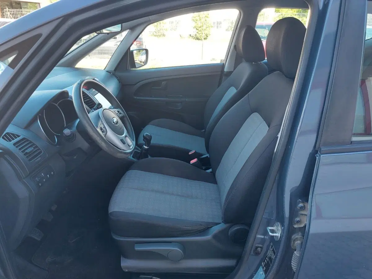 Kia Venga usata a Pavia (3)