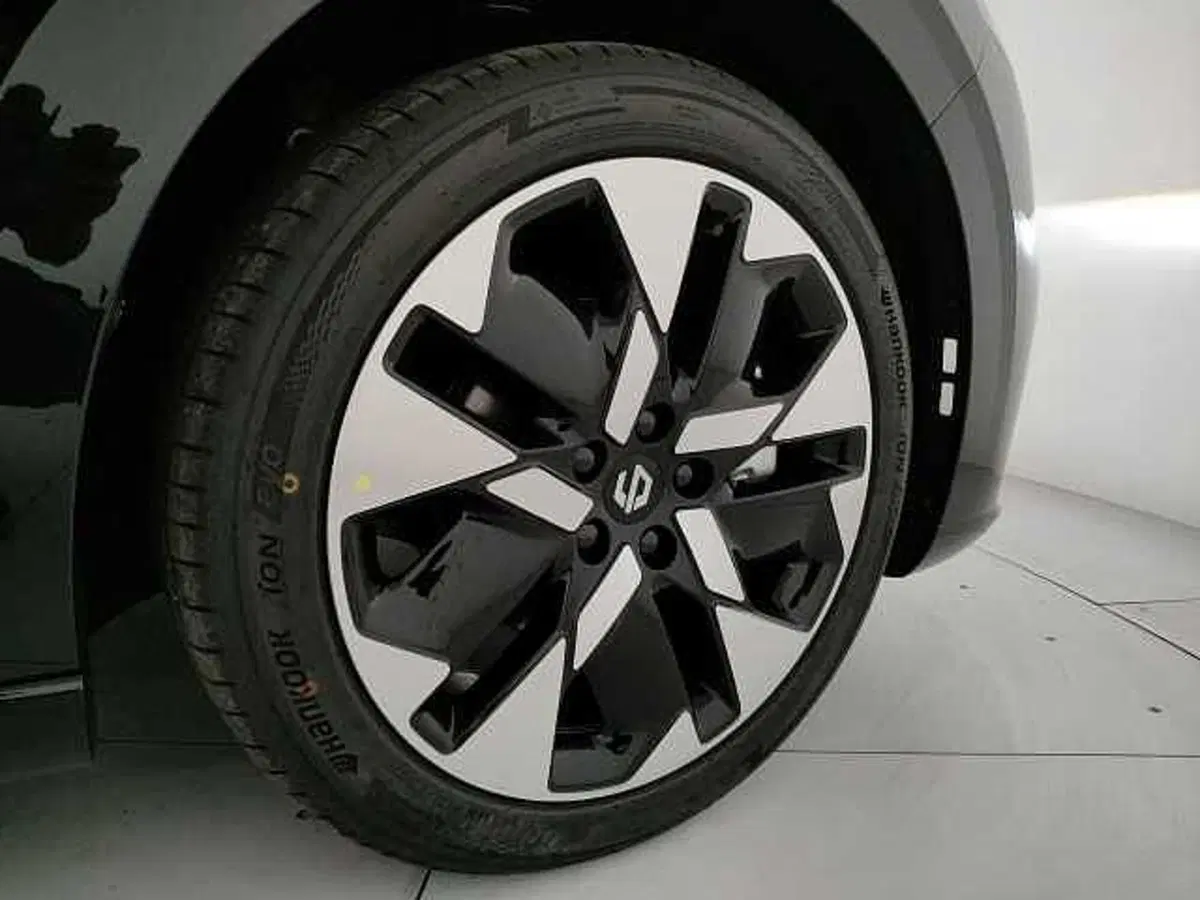 Leapmotor B05 nuova a Caserta (16)