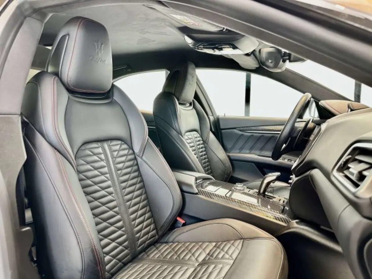 Maserati Ghibli usata a Torino (15)