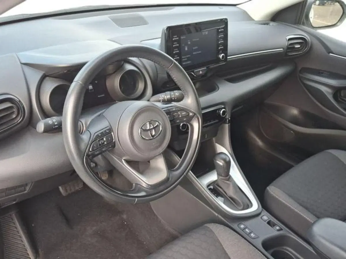 Toyota Yaris Cross usata a Roma (7)