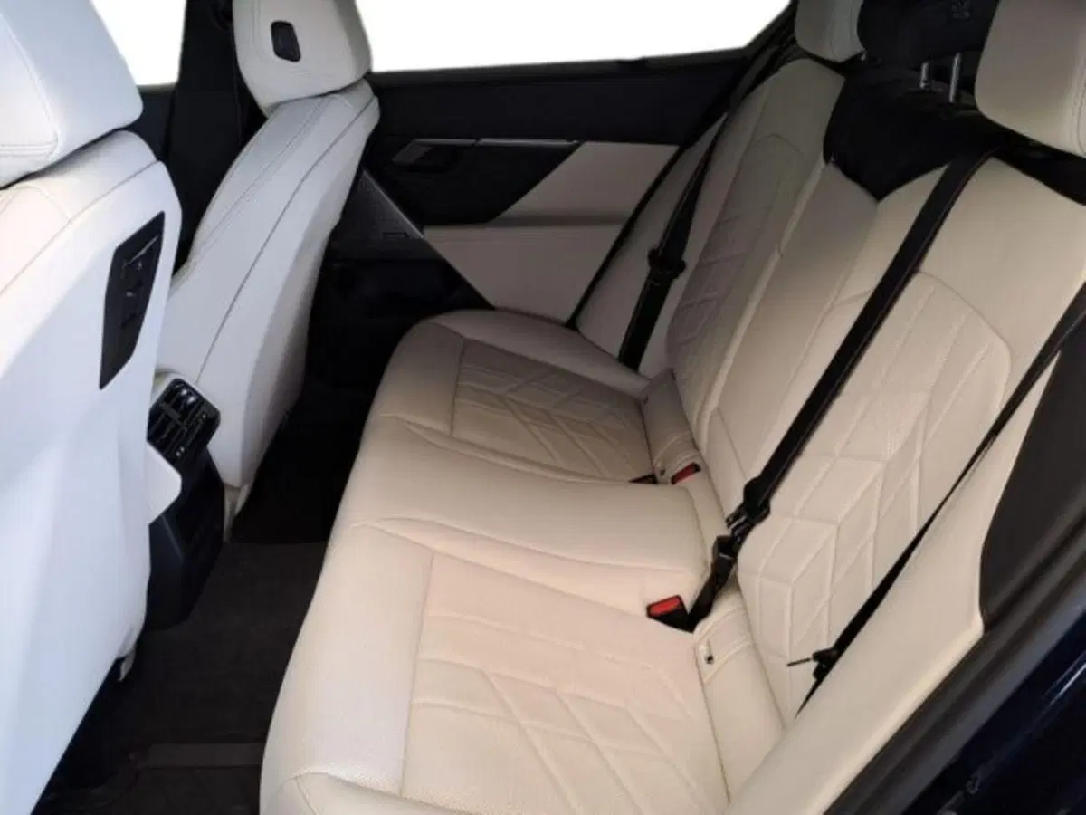 BMW i5 Touring usata a Verona (11)
