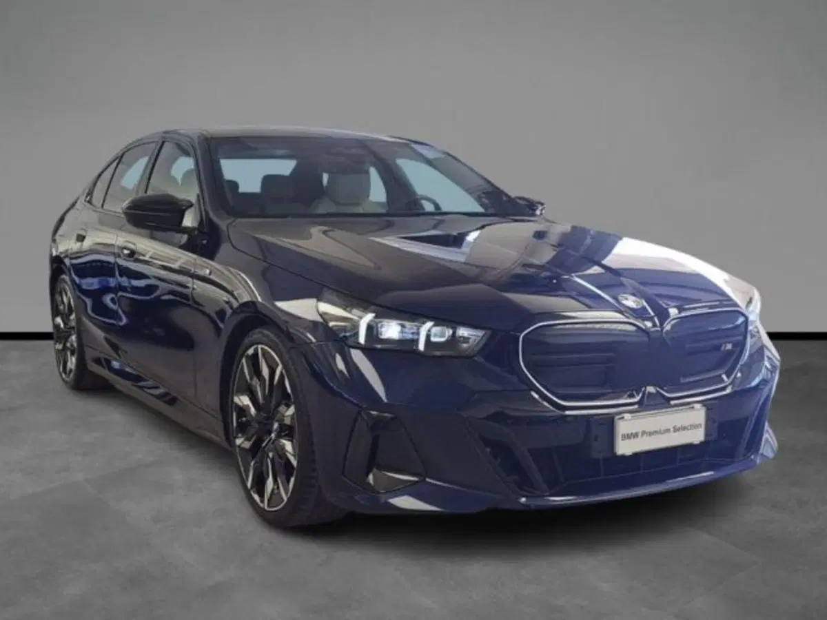 BMW i5 Touring usata a Verona (16)