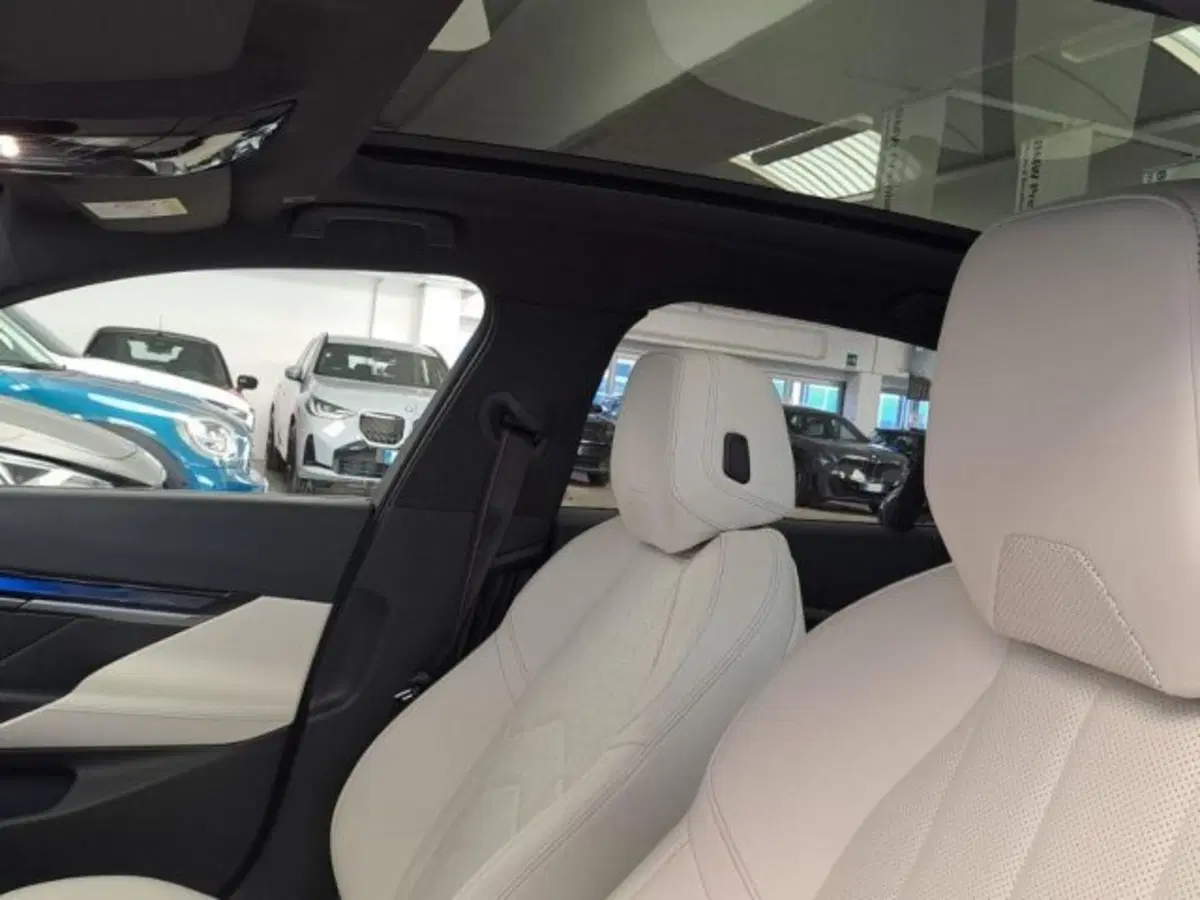 BMW i5 Touring usata a Verona (8)