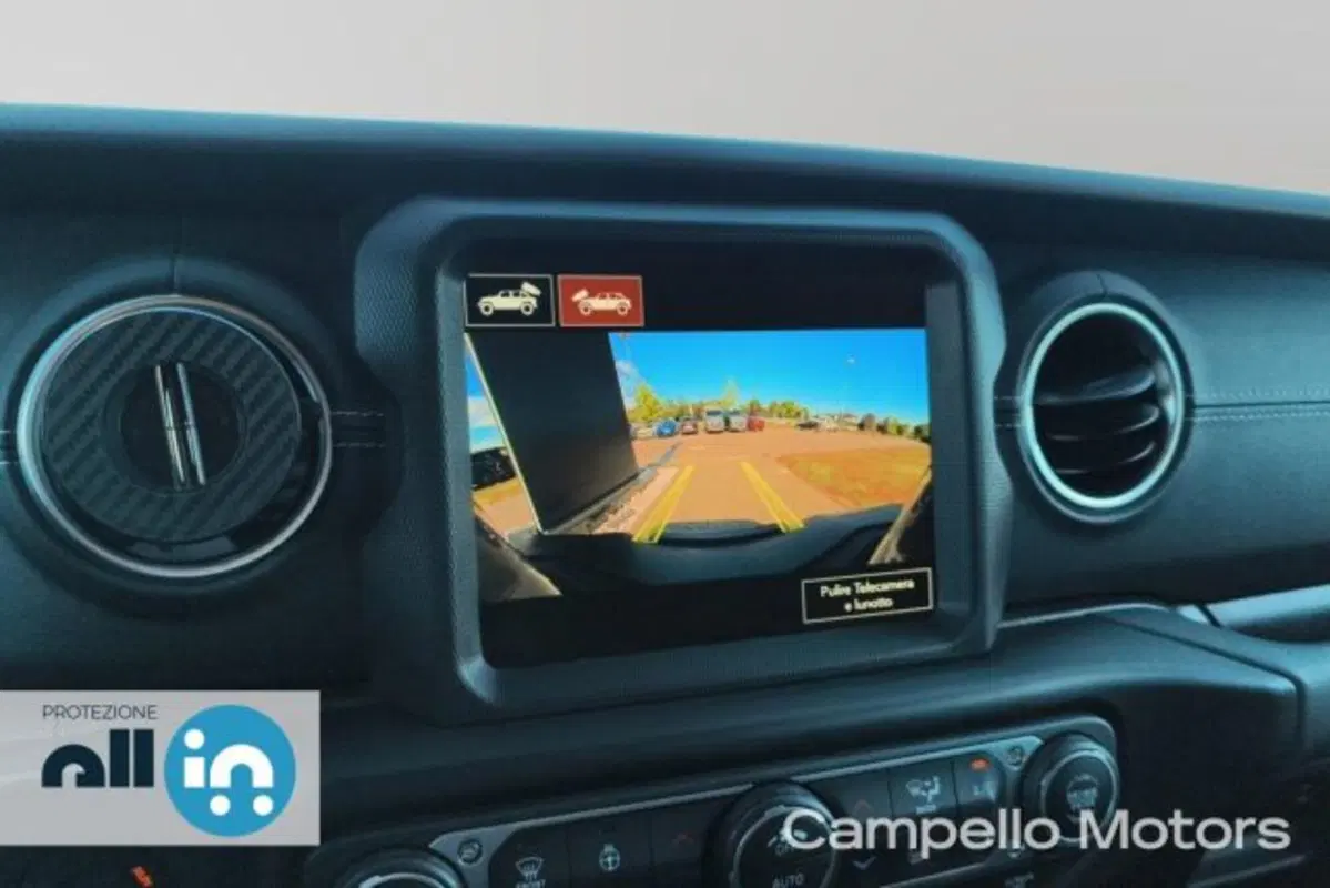 Jeep Wrangler Unlimited usata a Venezia (11)