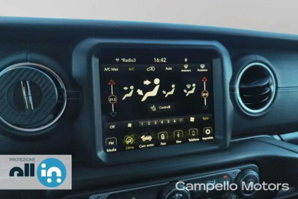 Jeep Wrangler Unlimited usata a Venezia (12)