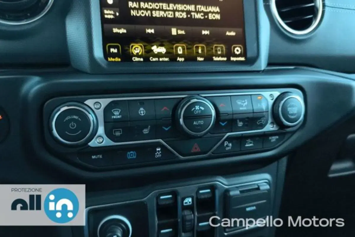 Jeep Wrangler Unlimited usata a Venezia (13)