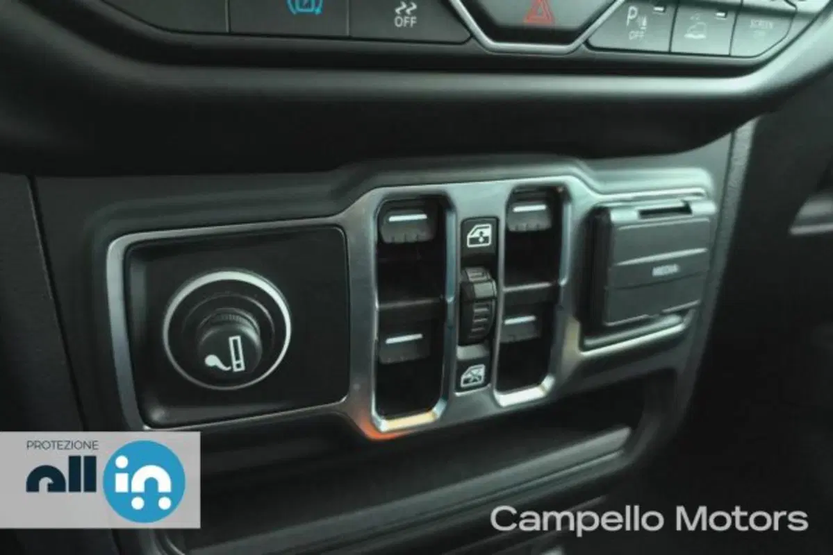 Jeep Wrangler Unlimited usata a Venezia (14)