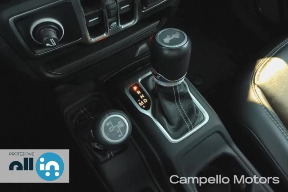 Jeep Wrangler Unlimited usata a Venezia (15)
