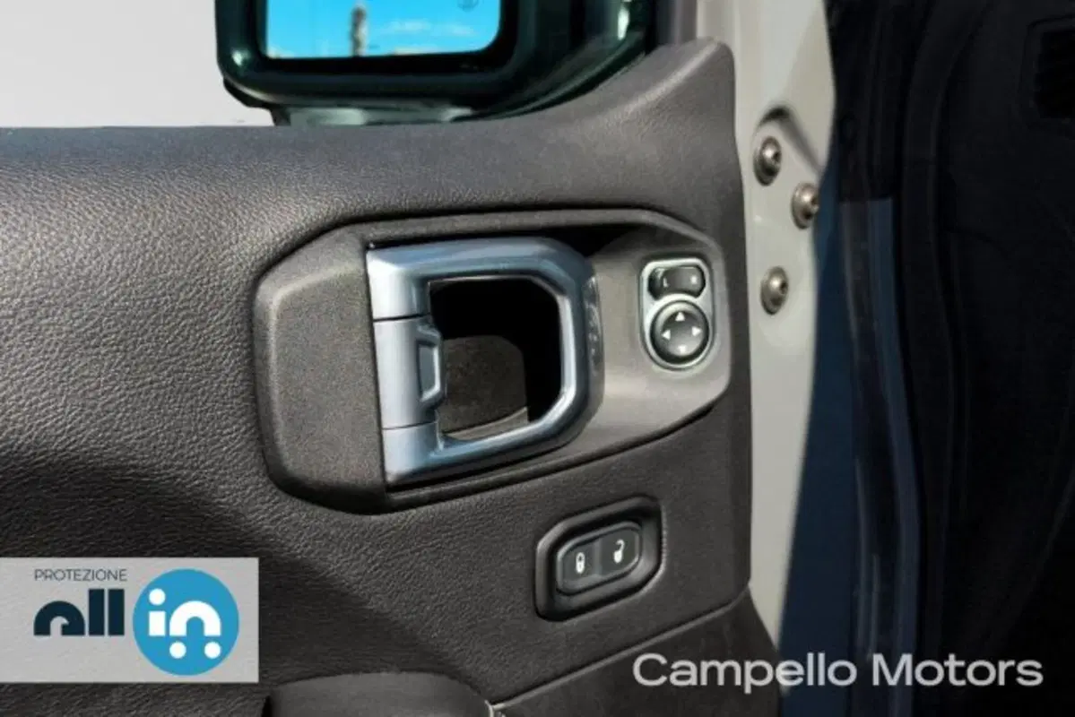 Jeep Wrangler Unlimited usata a Venezia (18)