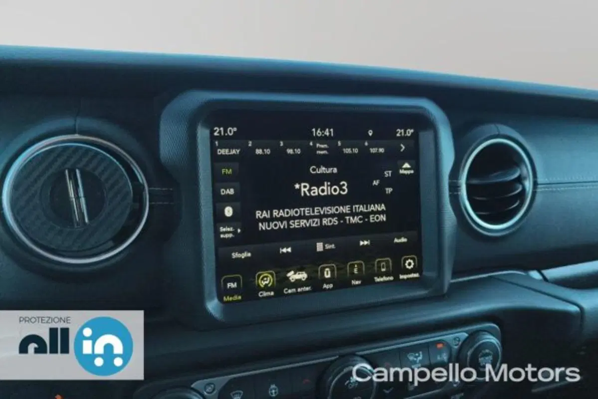 Jeep Wrangler Unlimited usata a Venezia (9)