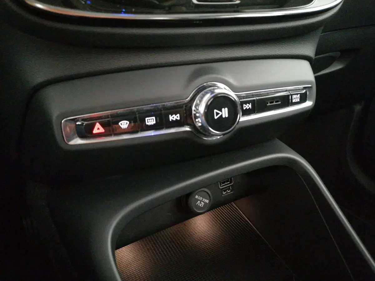 Volvo XC40 usata a Roma (15)