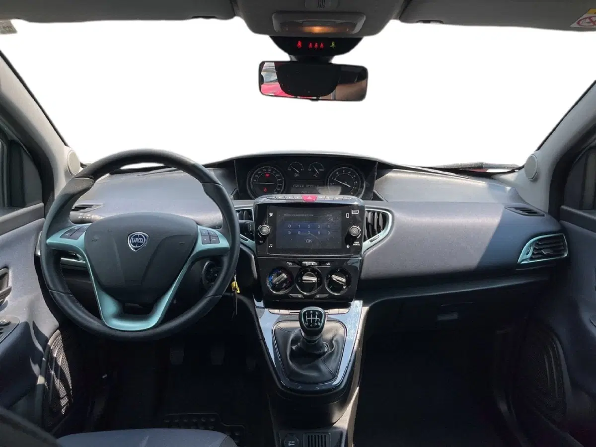 Lancia Ypsilon usata a Torino (10)