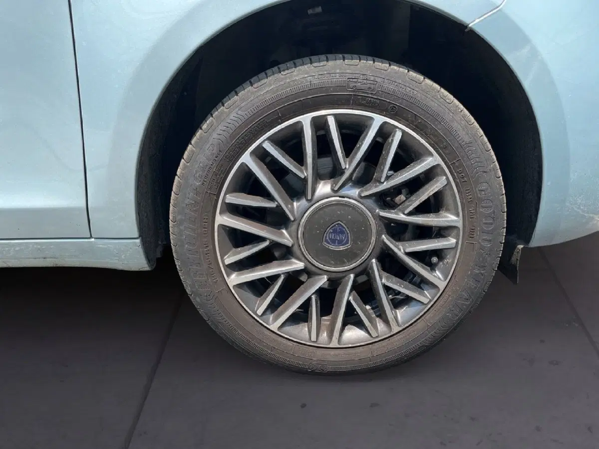 Lancia Ypsilon usata a Torino (7)