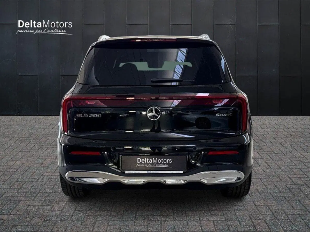 Mercedes-Benz GLB nuova a Rimini (4)