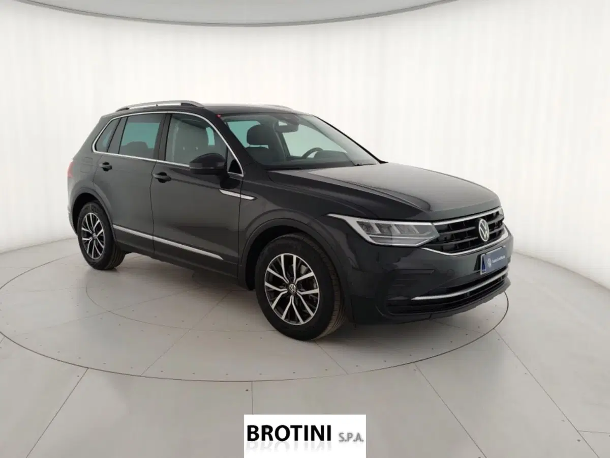 Volkswagen Tiguan usata a Massa-Carrara (4)