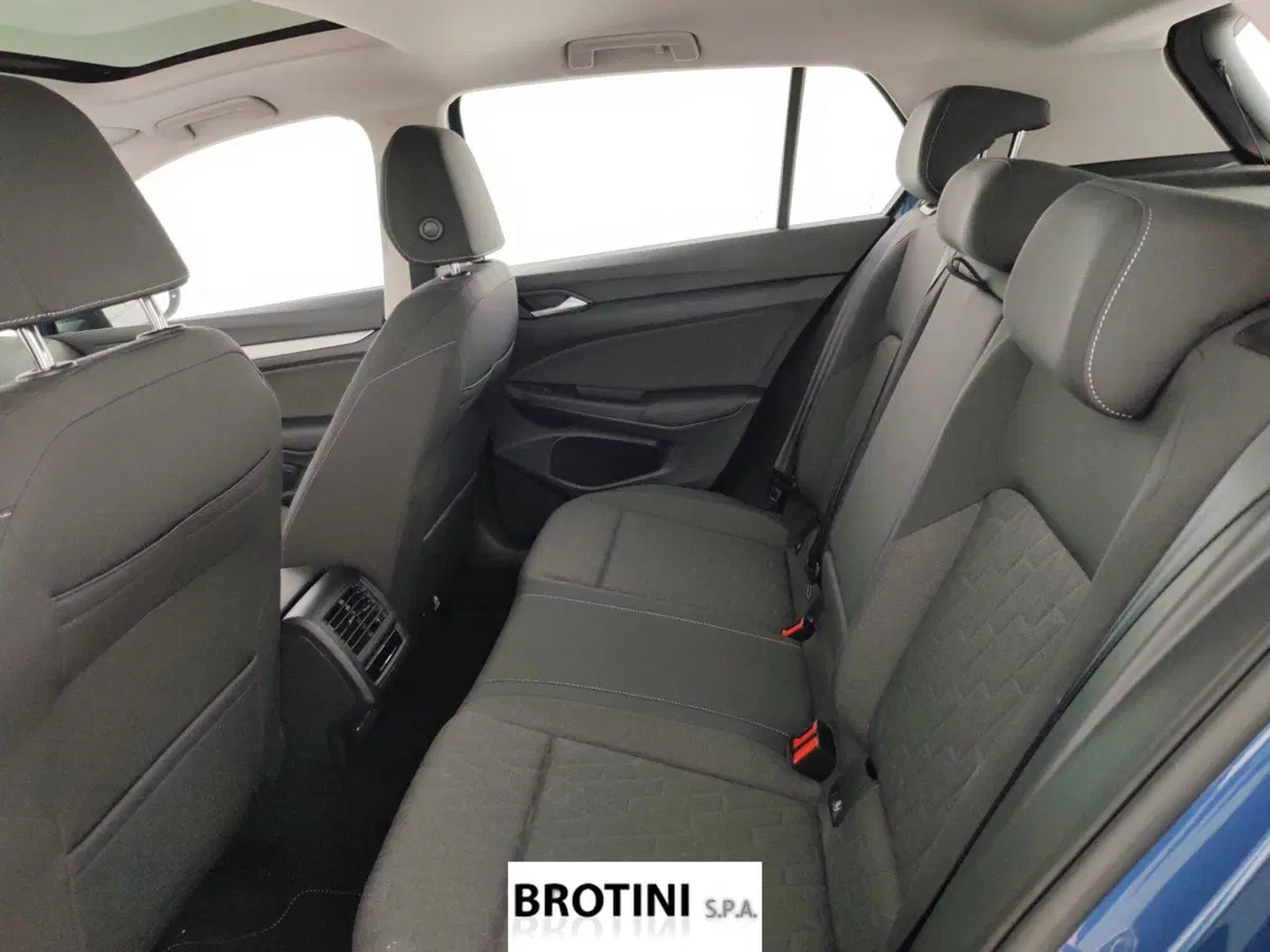 Volkswagen Golf nuova a Massa-Carrara (10)